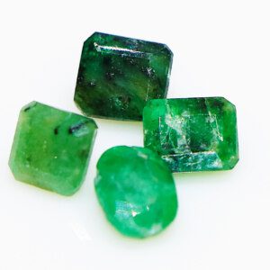 Zamurd Gemstone