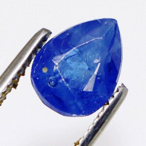 AAAA grade loose sapphire held in tweezers, showcasing brilliance and clarity.