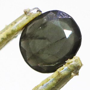 Brilliant cut blue sapphire loose stone