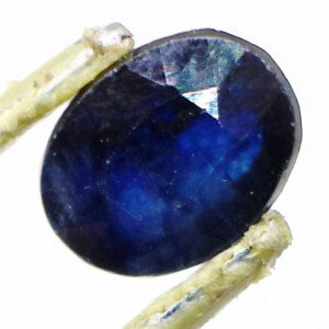 Loose Blue Sapphire Stone held with tweezers