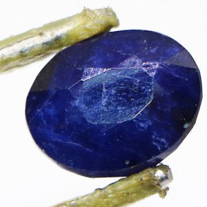 Loose Sapphire Stone for Libra (Close-up)