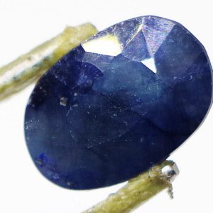 Dark Blue Sapphire Loose Gemstone (Close-up)