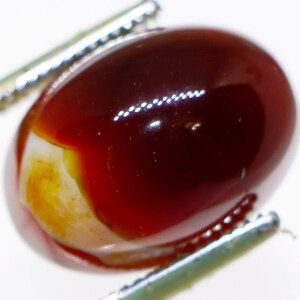 Natural Yemen agate stone with vibrant colors